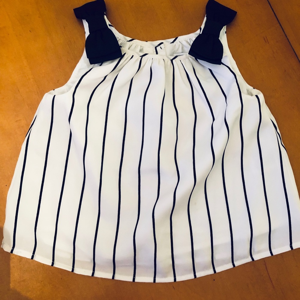 Never worn Euc 2T girls top Janie and jack